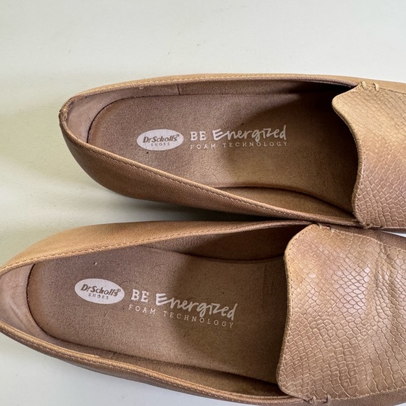Dr. Scholls pointed toe flats. Great condition.  Size 8 1/2. Tan color - Picture 3 of 7